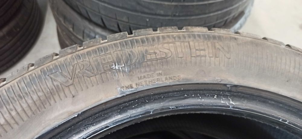2бр.зимни гуми 245/45/19 Vredestein