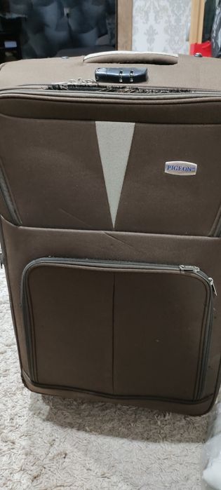 Большой чемодан.