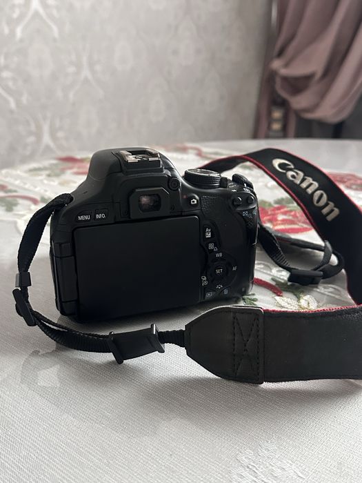 Продам камеру CANON 600D