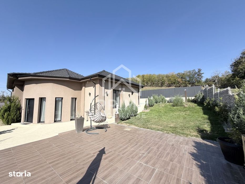 Vilă Modernă Cu Piscină | 210 Mp |  686 Mp Teren | Garaj | Blaj |