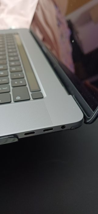 Macbook Pro 16 inch, i7, 2019