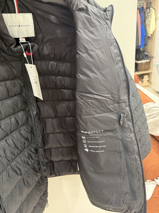 Продам осеннюю куртку Tommy Hilfiger