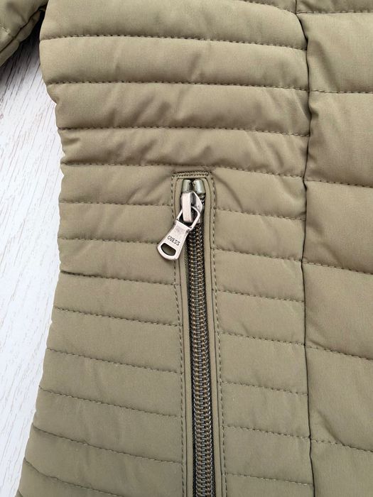 Преходно яке Guess