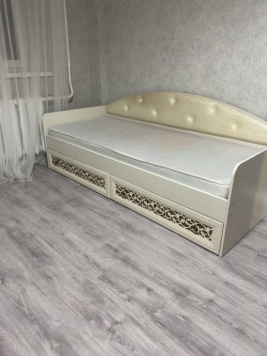 Продам детскую кровать с матрасом