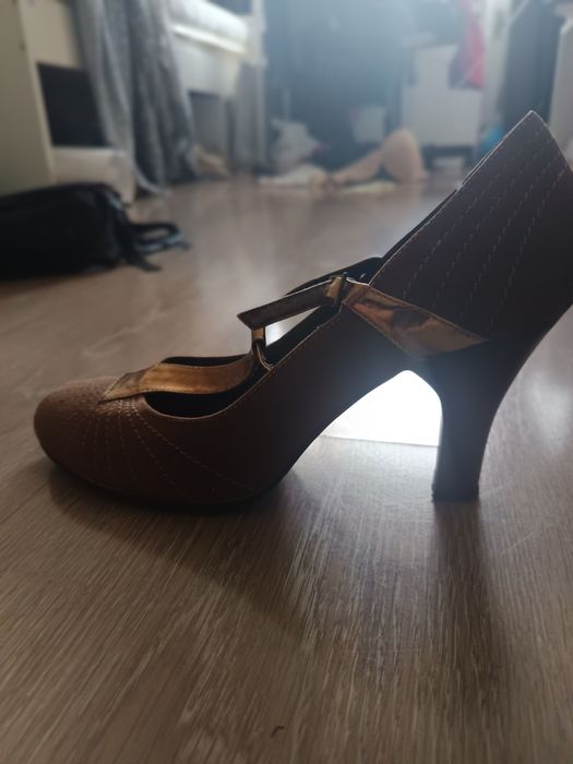 Pantofi eleganți maro femeie