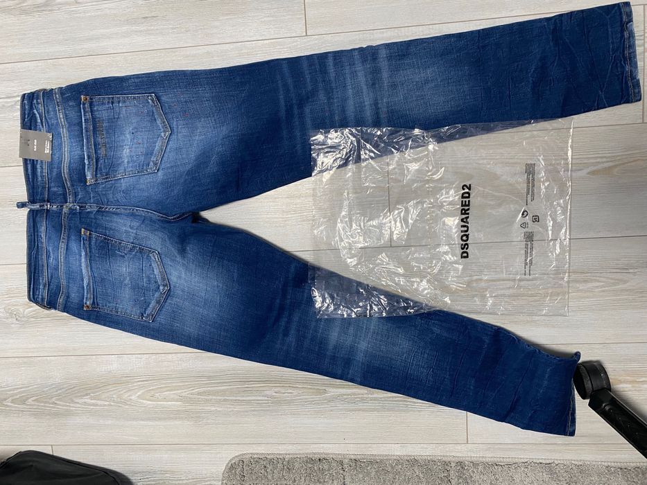 Продавам дънки Dsquared2 нови