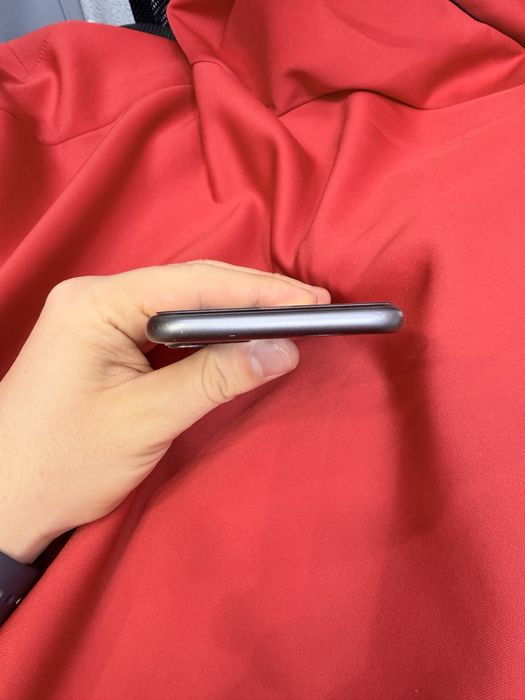 Iphone 11 black , 128gb LLA