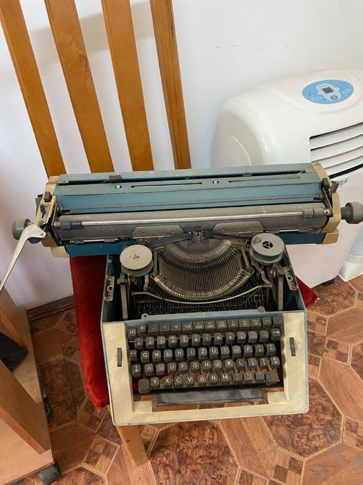 Masina de scris veche