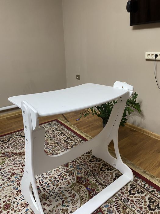 Детский стол для учебы и т.д