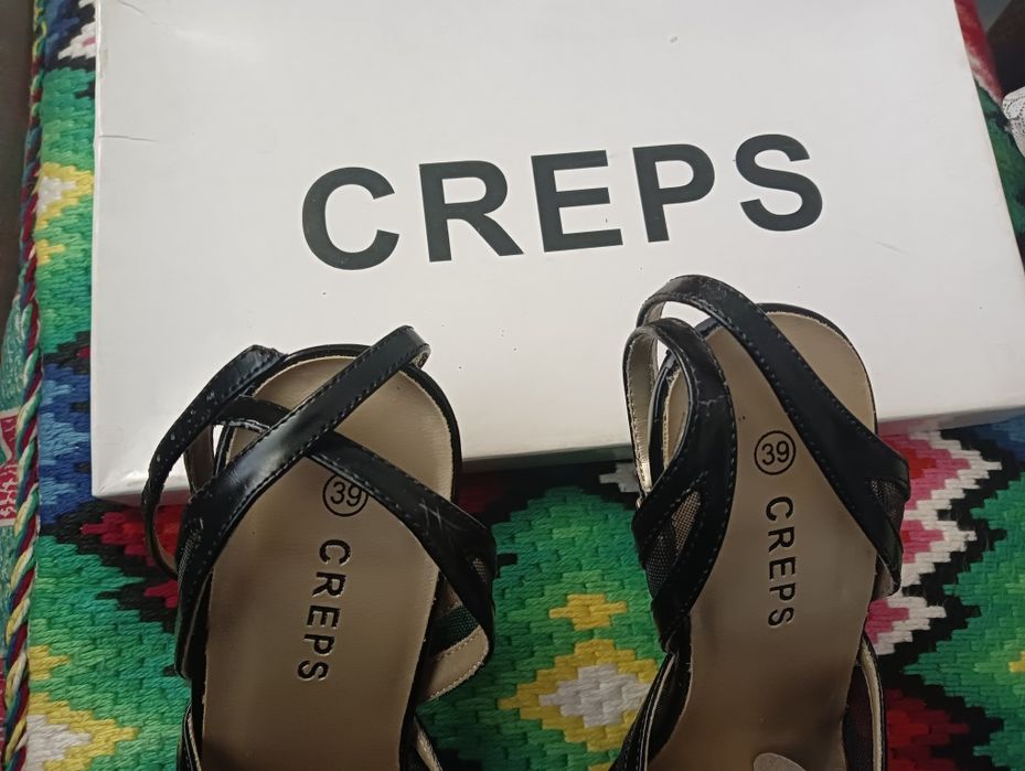 Екстравагантни дамски обувки