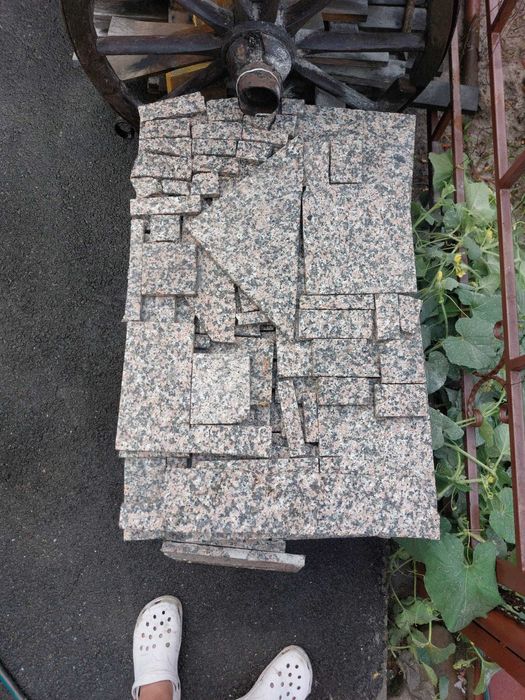 Resturi granit fiamat Beta roza