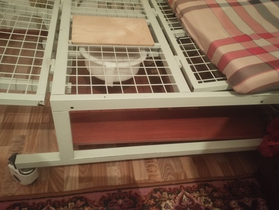 Медицинская кровать