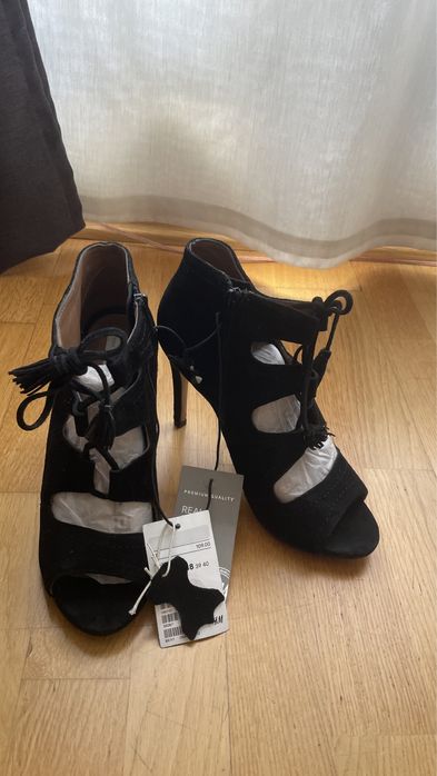 НОВИ естествен велур H&M сандали/ обувки размер 38