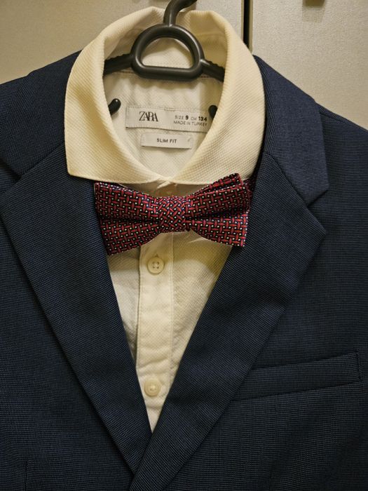 Костюм Zara с риза, папионка, колан, 10г.