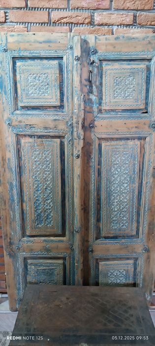 Старинные, резные двери