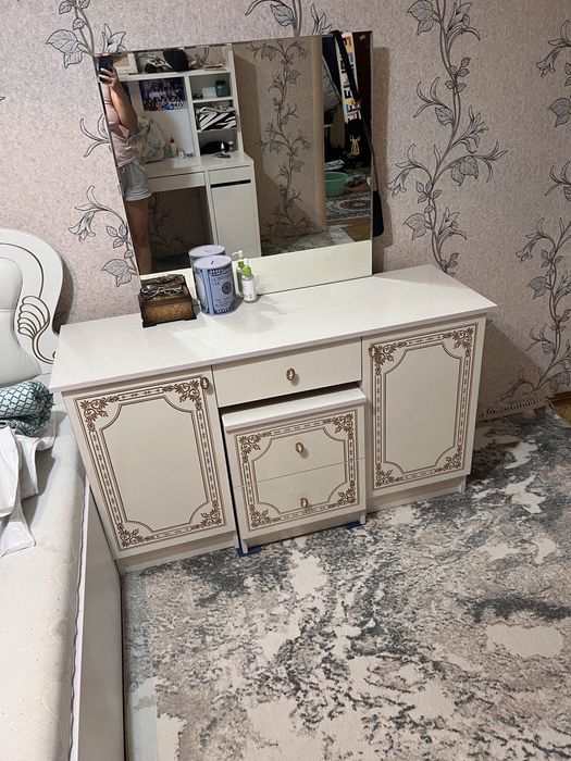 Продам спальный гарнитур за 250000