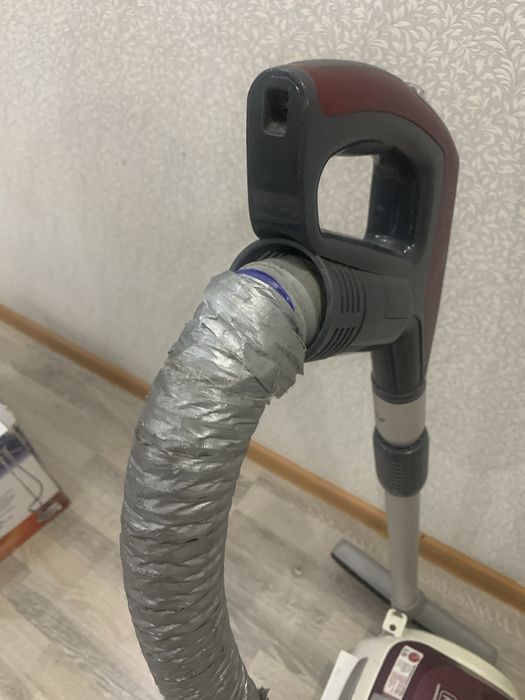 Продам пылесос LG Compressor 1800