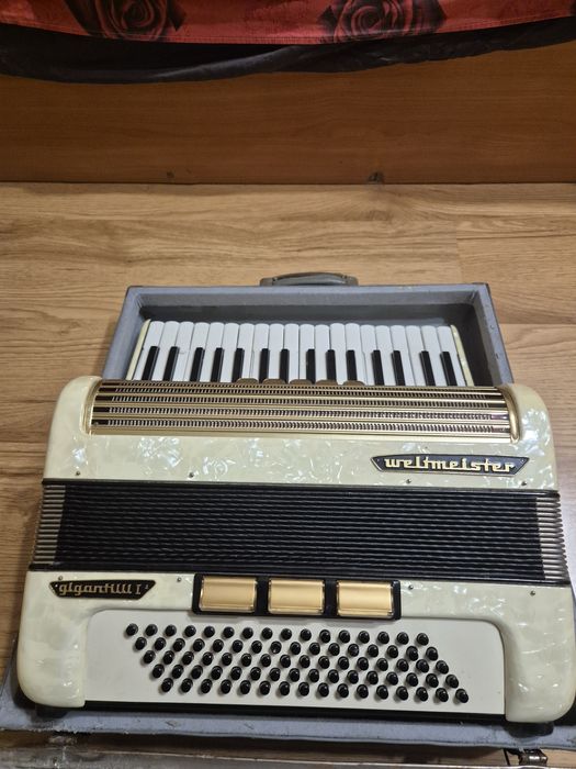 Акордеон с 80 баса