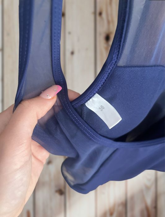 Body albastru cu pietricele