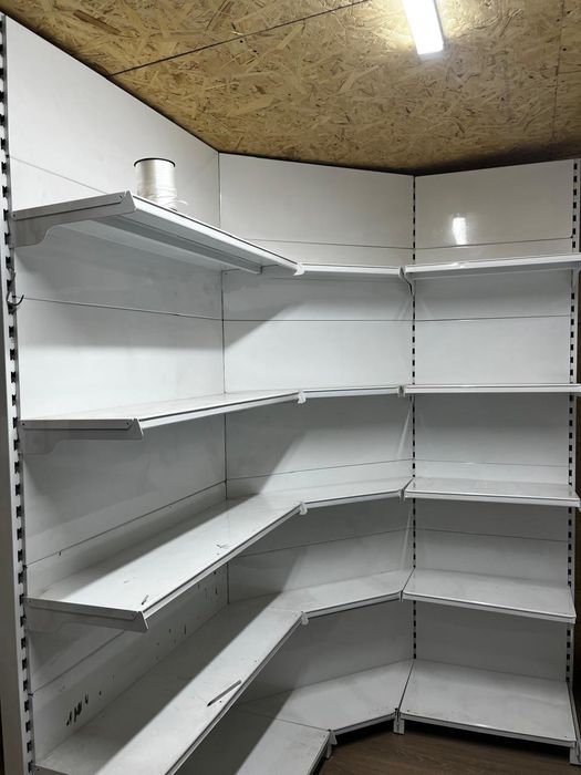 Витрина 6 полок в отличном состоянии