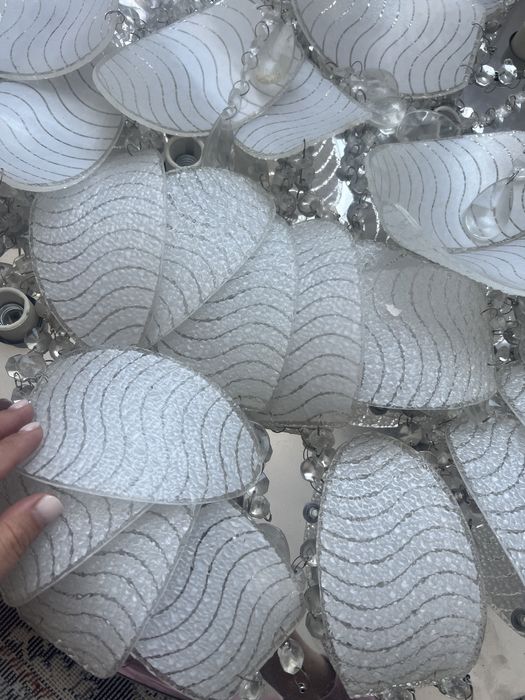 Люстры продам