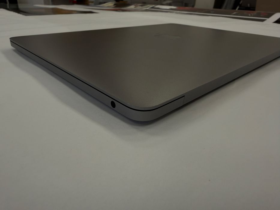 Macbook pro M1 13” 2020 16GB RAM 512SSD