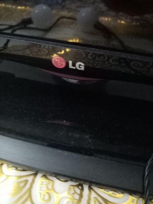 Продам телевизор работает хорошо 5000 тыс