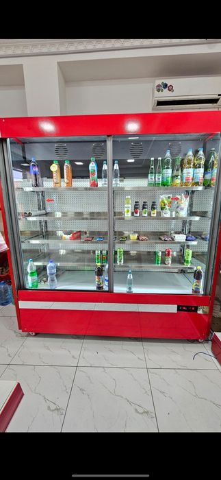 Продается витринный холодильник