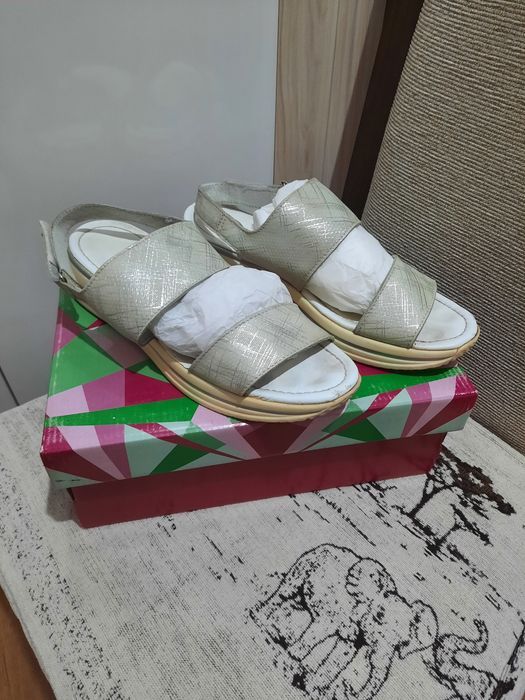 Босоножки кожаные