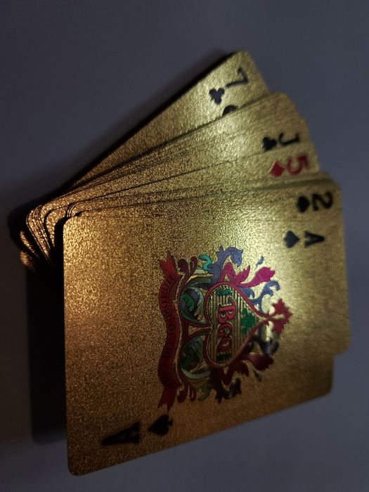 Луксозни позлатени карти за игра