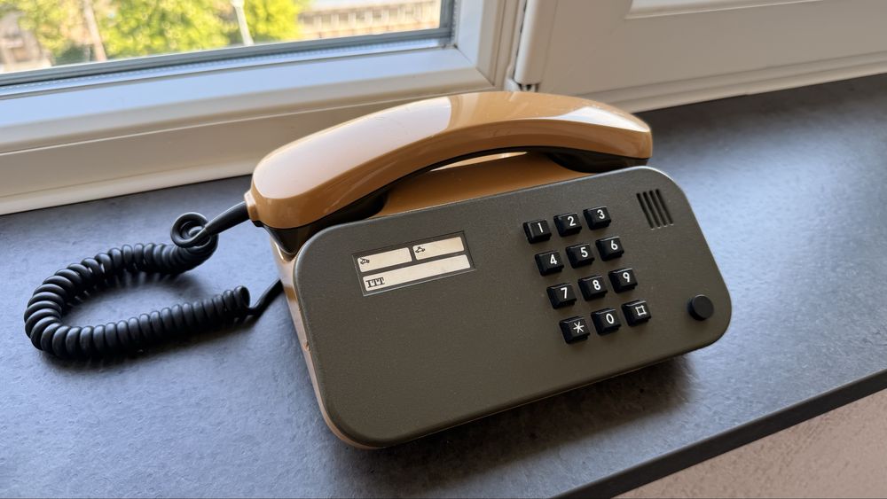 Telefon fix vechi - decor vintage
