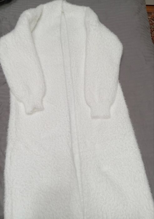 Кардиган белом цвете