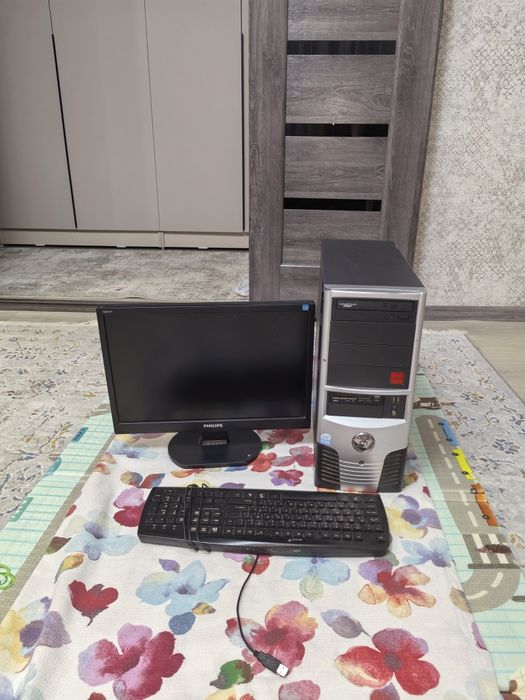 Продам компьютер монитор и клавиатуру.
