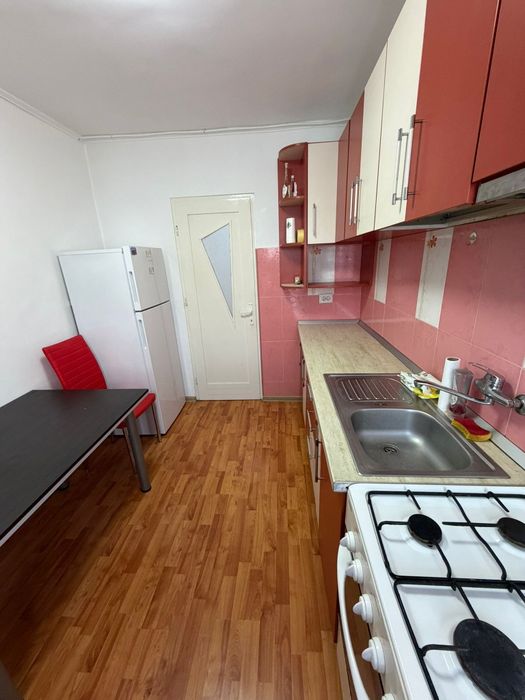 De închiriat apartament cu 2 camere