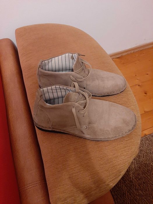 Vand ghete din piele intoarsa!