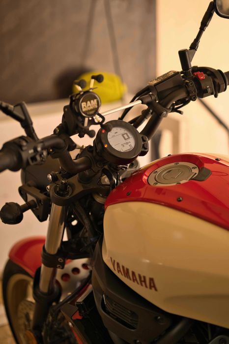 vand motocicleta yamaha xsr 700
