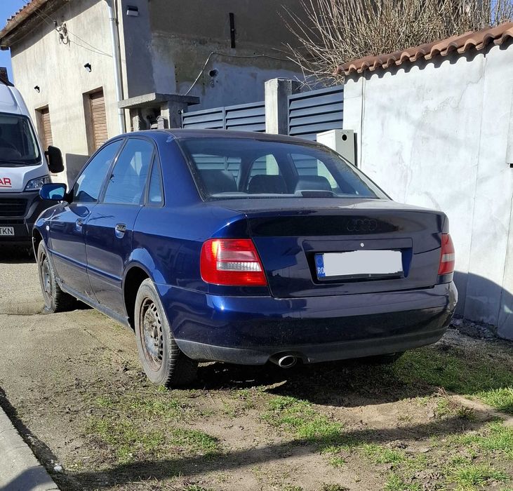 Vand Audi A4 1.6 2000