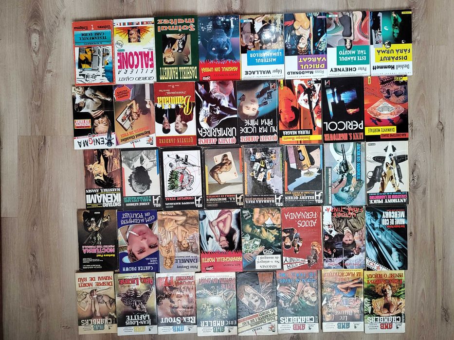 Set romane politiste, 40 buc, anii ’90