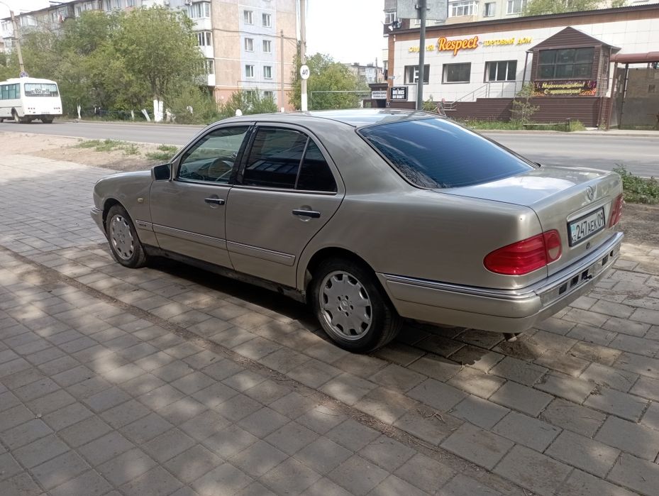 Продам мерседес 210, цена на три дня