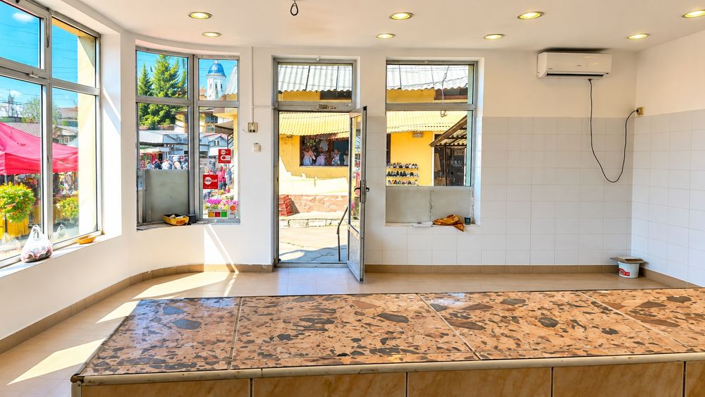 Dau in chirie spatiu comercial in centru Turda