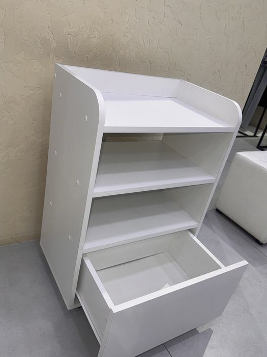 Косметологическая тумба на колесах