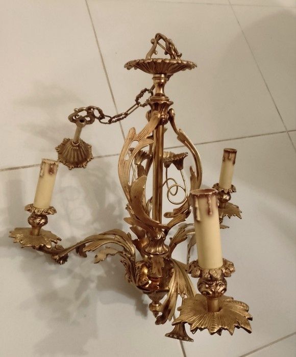 Candelabru din bronz Dore in stilul Rococo cu 3 brațe ,piesa cu o lucr