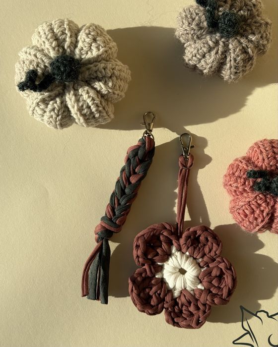 Handmade плетени ключодържатели и чармове