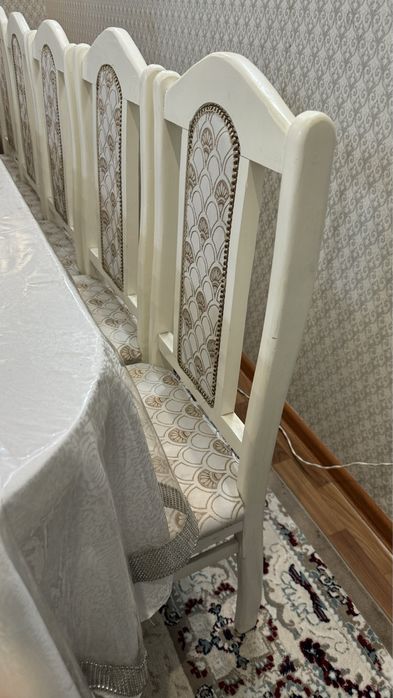 Стол со стульями