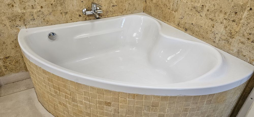 Cadă baie de colț GALA 140×140 cm – acril, stare foarte bună