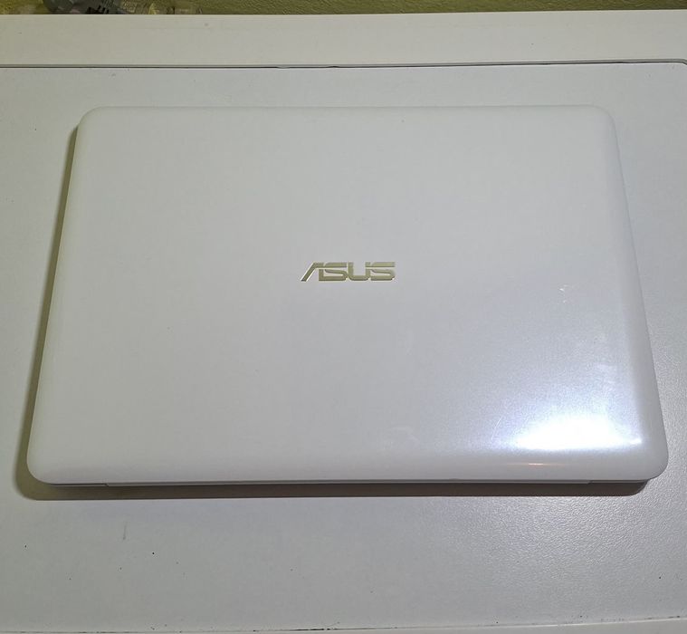 Leptop Asus ViveBook E402Y