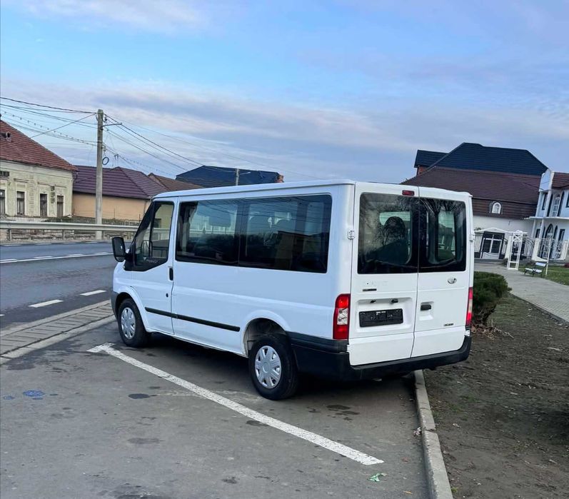 Vand Ford Transit 8+1 cu AC