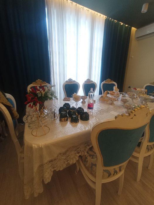 Мебель, большой стол и 12 стулья