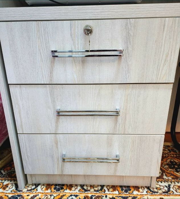 Письменный стол, стул, тумба