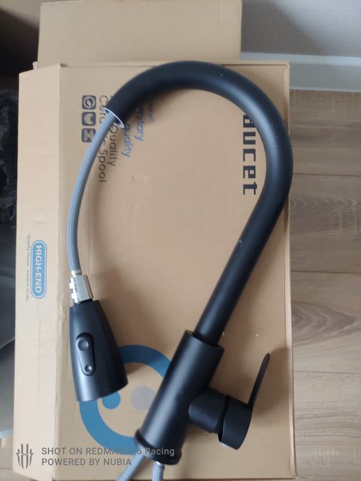 Продам сместитель с гибкой подводкой